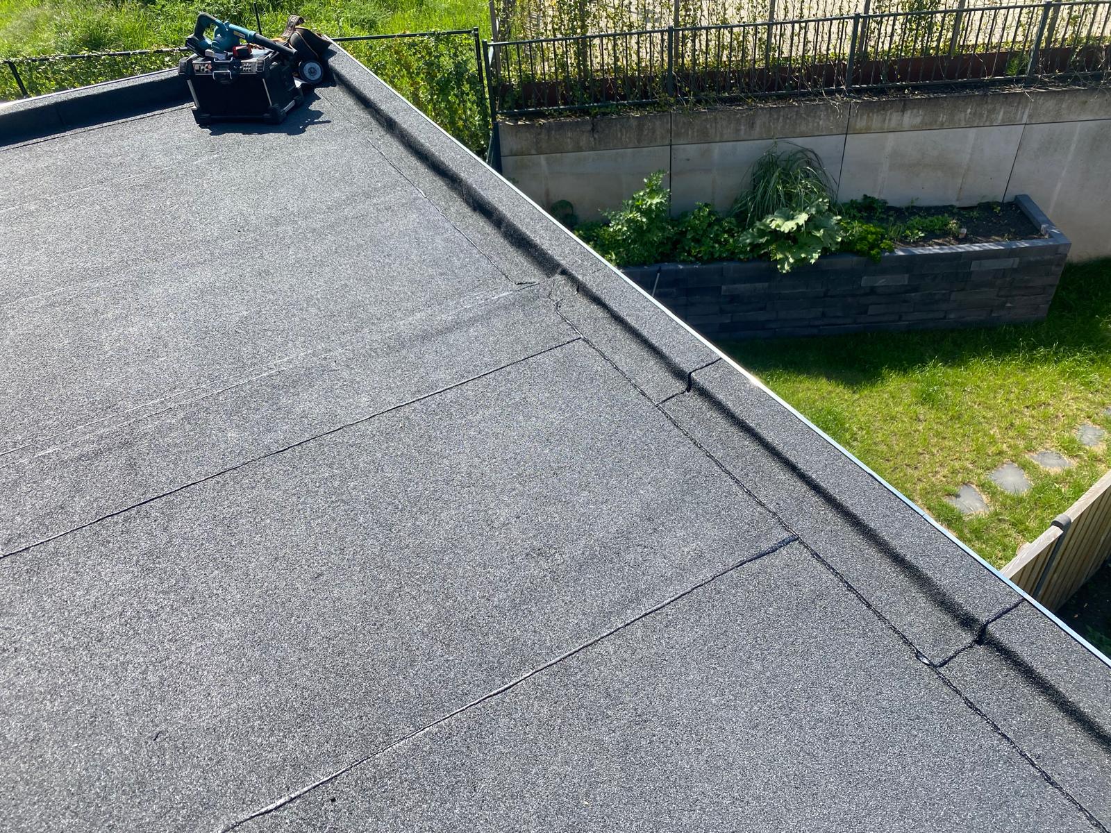 Bitumen dakbedekking aangebracht